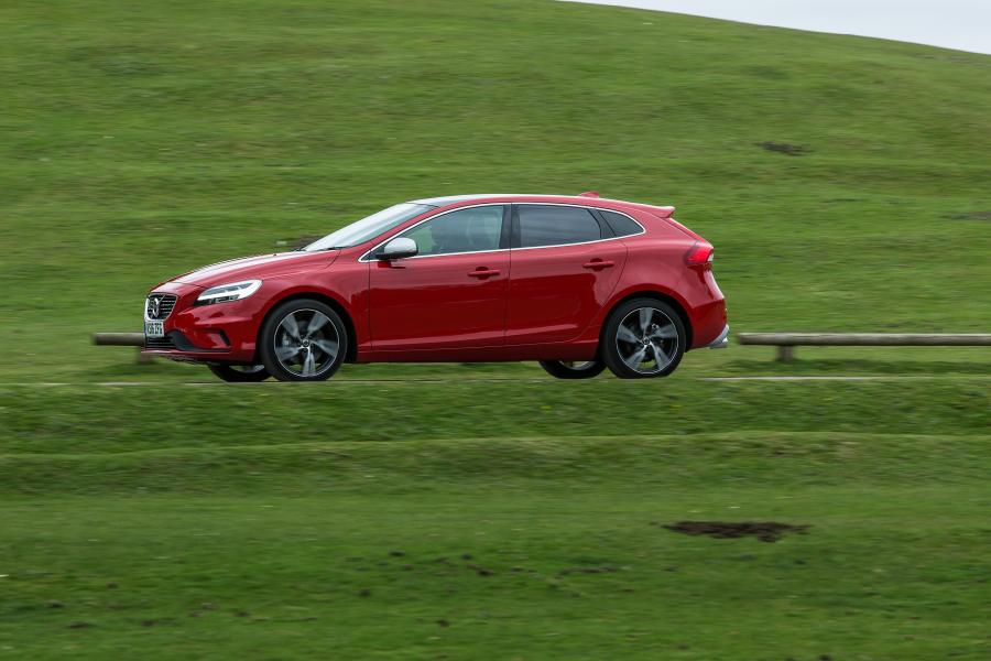  Volvo V40 D3 R-Design 2016 года  (UK) (фото 29 из 30)